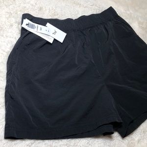 Aritzia shorts Claremont